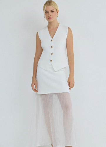 Вязаный жилет на пуговицах, Белый