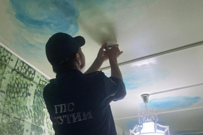 В домах жителей поселка Усть-Мая установят 55 пожарных извещателей / ЯСИА   