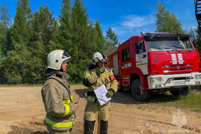 Пожарные Якутии провели учения на складе Ленского аэропорта / ЯСИА   