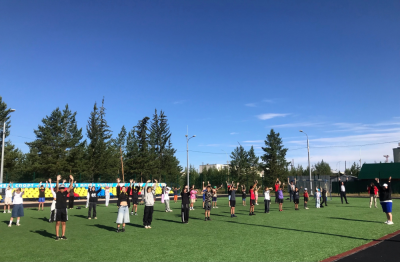 В рамках Всероссийского спортивного марафона «Сила России» в Арылахе проведена массовая зарядка /    