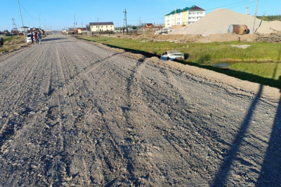 В Таттинском районе из-за лопнувшего колеса в ДТП пострадали три человека / ЯСИА   