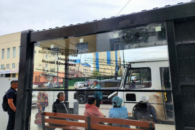 Цитату Михаила Николаева разместили на автобусной остановке в Якутске / ЯСИА Якутск Якутск Республика Саха (Якутия)