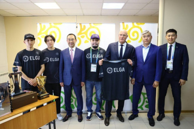 Дмитрий Чернышенко встретился с чемпионами России по Counter-Strike 2 из Якутии / ЯСИА   