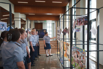 Сотрудники УФСИН Якутии и их семьи приняли участие в фотовыставке «Моя дружная семья» / ЯСИА   