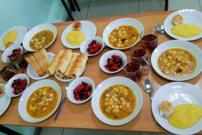 Фишболы из красной рыбы, наггетсы на пару, мороженое: чем кормят детей в лагерях отдыха Якутска / ЯСИА Якутск Якутск Республика Саха (Якутия)