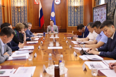 Ход исполнения стратегических указов рассмотрели на совещании главы Якутии / ЯСИА   