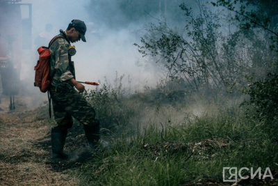 На тушение лесных пожаров в Якутии задействовано более 1800 человек / Дьулустаан Сергеев   Республика Саха (Якутия)