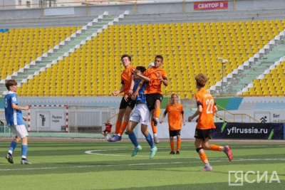 Якутские футболисты проведут домашний матч против лидера ЮФЛ / Дьулустаан Сергеев   