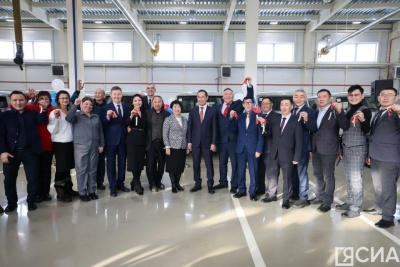 Ключи от новых автомобилей получили больницы Якутии / Саина Титова   