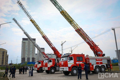 В три района Якутии направлены пожарные машины с раздвижными лестницами / Николай Борисов   