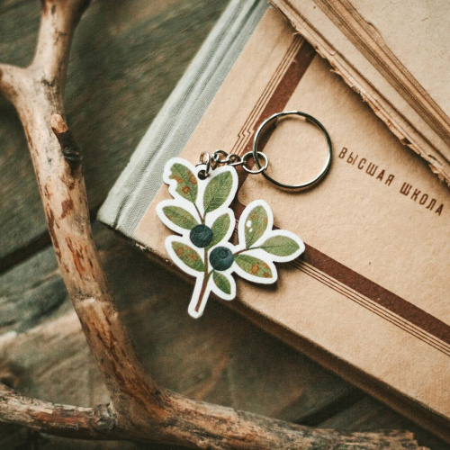 Брелок Дворникова А. "Веточка черники"