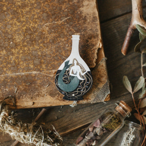 Деревянная брошка Дворникова А. "Сирена в колбе"