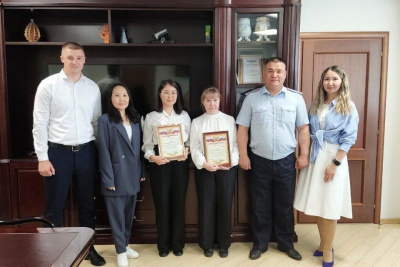 В Якутске сотрудники Сбера помогли людям сберечь деньги / ЯСИА Якутск Якутск Республика Саха (Якутия)