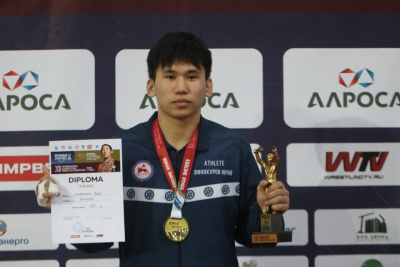 Борец Юрий Винокуров: «При родных болельщиках мы должны побеждать» / Дьулустаан Сергеев   