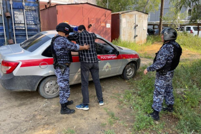 Росгвардейцы задержали жителя Якутска по подозрению в совершении кражи на городском пляже / ЯСИА Якутск Якутск Республика Саха (Якутия)