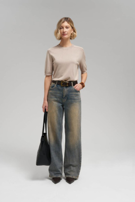 Легкий джемпер полуприлегающего кроя с коротким рукавом