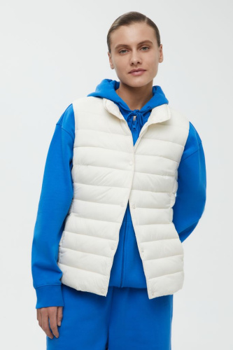 Утепленный жилет приталенного силуэта