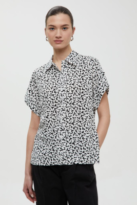 Блузка свободного силуэта с коротким рукавом