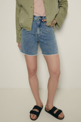 Джинсовые шорты с открытым срезом