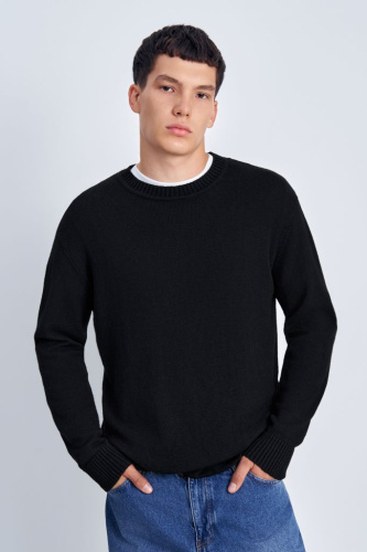 Джемпер прямого силуэта с округлой горловиной