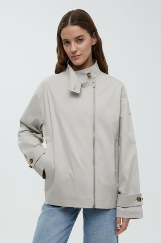 Ветровка с асимметричной застежкой