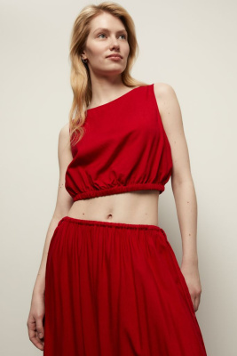 Укороченный топ без рукавов с резинкой по низу