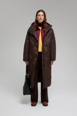 Пуховое пальто с капюшоном и воротником-стойкой