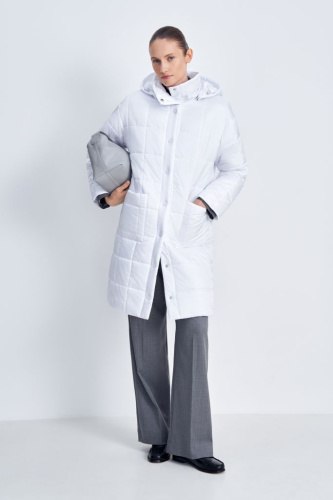 Утепленное пальто прямого кроя с карманами