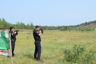 Первенство по стрельбе из автоматического оружия провели транспортные полицейские Якутии / ЯСИА   