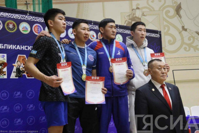 Мас-рестлинг и гимнастика. Пять якутян стали мастерами спорта России / Дьулустаан Сергеев   