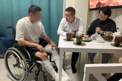 Герой России Игорь Юргин навестил раненого бойца специальной военной операции / Дьулустаан Сергеев   