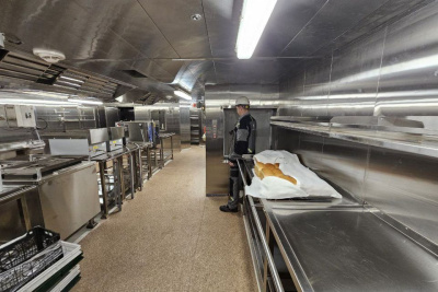 На камбузе ледокола «Якутия» испекли первый хлеб и приготовили котлеты / ЯСИА   