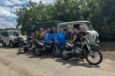 Оленьи шкуры и электромотоциклы доставили бойцам из Якутии в зону СВО / ЯСИА   