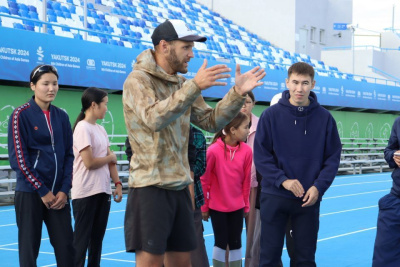 Участник Олимпийских игр показал мастер-класс для юных якутских спортсменов / Дьулустаан Сергеев   