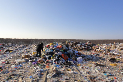 Возле Нижнего Бестяха около недели горит свалка / Алексей Рудых   