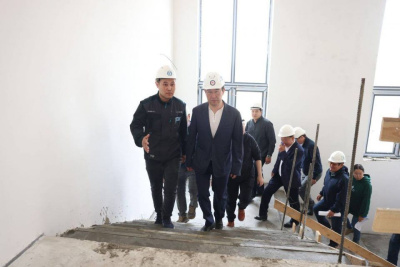 Глава Якутии проверил ход строительства объектов культуры в Верхневилюйском районе / ЯСИА  Верхневилюйский Республика Саха (Якутия)