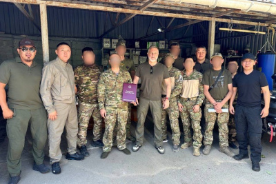 Кирилл Бычков передал бойцам-якутянам автомобиль, квадроциклы, мотоциклы / ЯСИА   