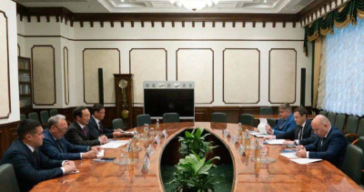 Айсен Николаев обсудил развитие транспортной сети Якутии с руководством Минтранса РФ и Росавтодора / ЯСИА   