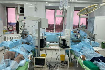 Главный офтальмолог Калмыкии высоко оценил опыт работы мобильных врачей Якутии / Саина Титова   