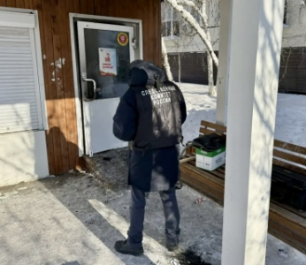 В Якутске возбуждено уголовное дело об убийстве мужчины, обнаруженного в павильоне автобусной остановки с термическими ожогами тела /    