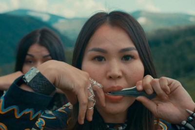 Популярная музыкальная группа OTYKEN спела на якутском языке / ЯСИА   