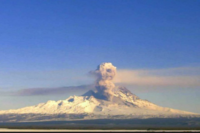 На Камчатке начал извергаться вулкан Шивелуч / ЯСИА   