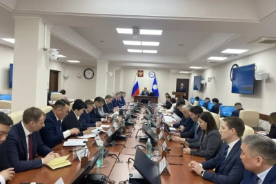 Заседание по противодействию коррупции провел Айсен Николаев / ЯСИА   