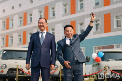 Ключи от новых автомобилей вручили медицинским учреждениям Якутии / ЯСИА   