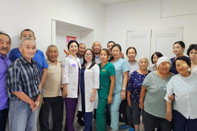 «Практически все видят на 100%»: офтальмологи провели операции в Таттинском и Томпонском районах / Саина Титова   