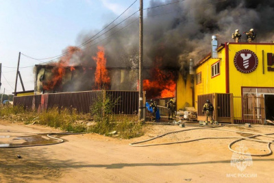 Крупный пожар вспыхнул в строительном магазине в Якутске / Саина Титова Якутск Якутск Республика Саха (Якутия)