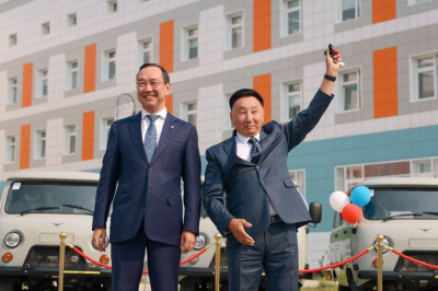 Новые авто для врачей Мирного /    