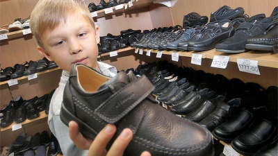 Как выбрать обувь школьнику /    