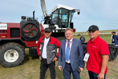 Аграриям Якутии обеспечить кормозаготовку в оптимальные сроки помогает техника Ростсельмаш / ЯСИА   