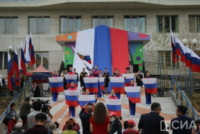 В День флага России якутяне собрали гуманитарную помощь жителям Курской области / Николай Борисов   